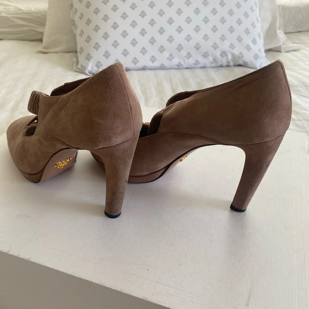 AUTHENTIC light pink Prada Heels Elegant Suede Design - Picture 11 of 14